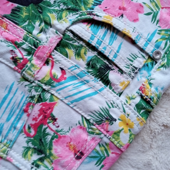 ALMOST FAMOUS High Waist Shorts Tropical Print - Picture 9 of 11